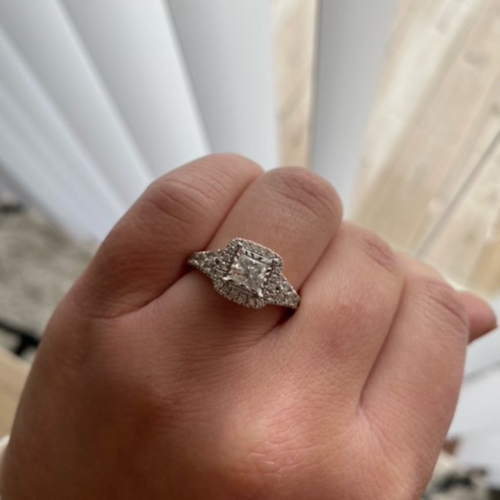 14K White Gold Diamond Engagement Ring - Picture 4 of 5